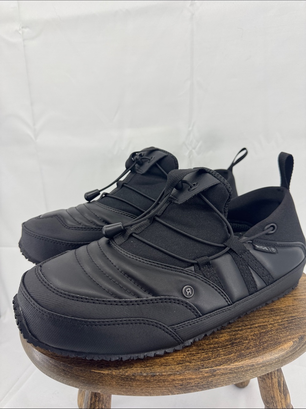 NWOT Ride Unisex Snowboard Post-ride Black Slippers, Men = 10-11, Womens = 11-12
